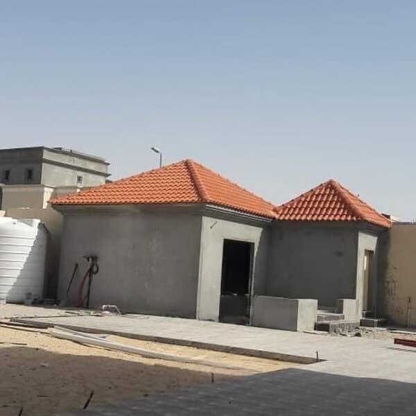 البلوك الأبيض أم الطوب الأحمر للبناء في الرياض؟ مقارنة عملية