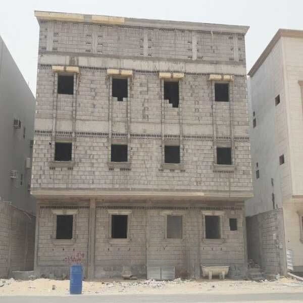 ترميم واجهة مبنى في حي العارض - حي العارض